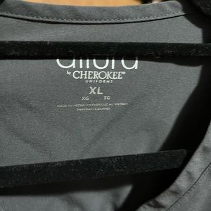 Cherokee infinity scrub top XL.